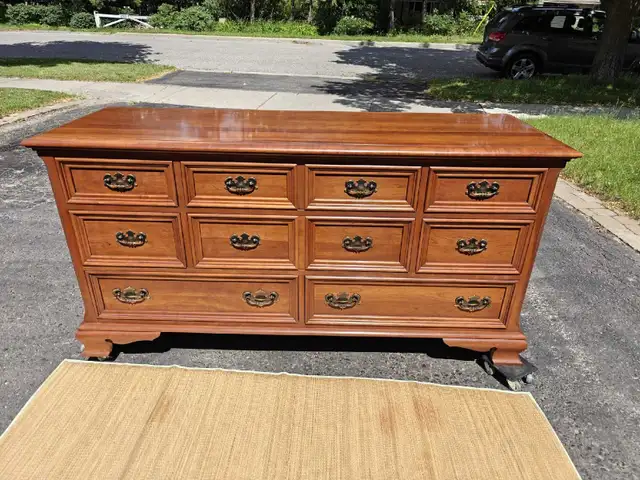 GIBBARD Dresser GREAT CONDITION CAN DELIVER  in Dressers & Wardrobes in City of Toronto - Image 8