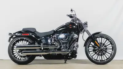 On sale - $24900 2025 Breakout 117 Midnight Storm Only 7000kms - Financing Available Bike comes with...