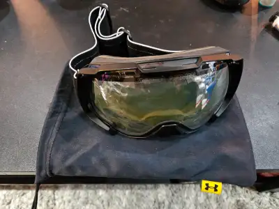 *REDUCED* BNIB Under Armour ski/snowboard goggles, clear, w/bag, View more