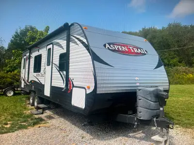 2014 Dutchman Aspen Trail 27 feet & sleeps 7 comfortably Asking $20,000 but make me an offer