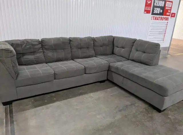 Free Delivery! LARGE SECTIONAL COUCH 