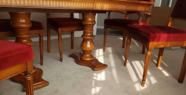 Beautiful hardwood dining table and 6 chairs set in Dining Tables & Sets in Markham / York Region - Image 6