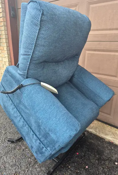 PRIDE .. Electric Reclining LIFT Chair. It Is In New Condition., View more