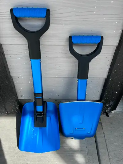 A pair of foldable utility shovel. It can be folded and extended. Great tool for snow shoveling or o...
