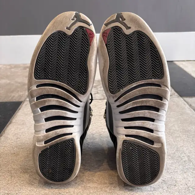 Nike Air Jordan Retro 12 OG Men’s Size 13 Barely Used With in Men's Shoes in City of Montréal - Image 7