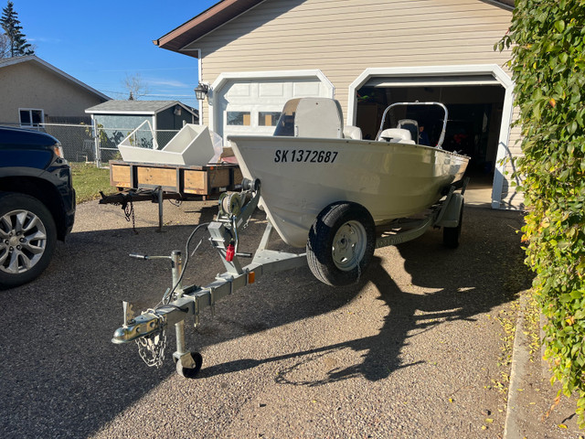  Aluminum boat  in Powerboats & Motorboats in Saskatoon - Image 2