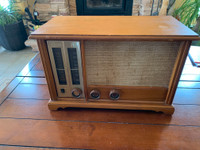 Zenith tube radio am fm wood cabinet.