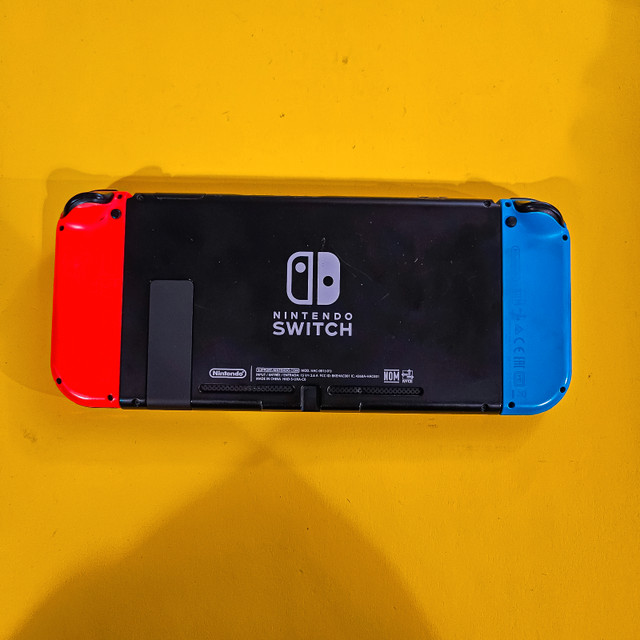 Nintendo Switch V2 with Comfort Grip in Nintendo Switch in Edmonton - Image 4