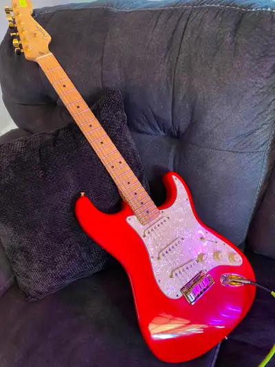 1999-2000 Fender Stratocaster in very good condition. Hot Rod Red with gold hardware/ gold whammy ba...