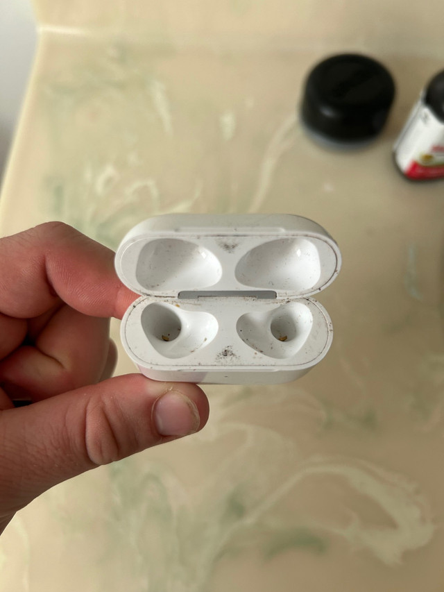 Apple AirPods 3rd Generation Case  in General Electronics in Oshawa / Durham Region - Image 2