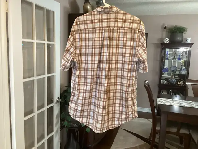 Tommy Hilfiger Button Up Plaid Short Sleeve Shirt - Men’s size L in Men's in Oshawa / Durham Region - Image 3