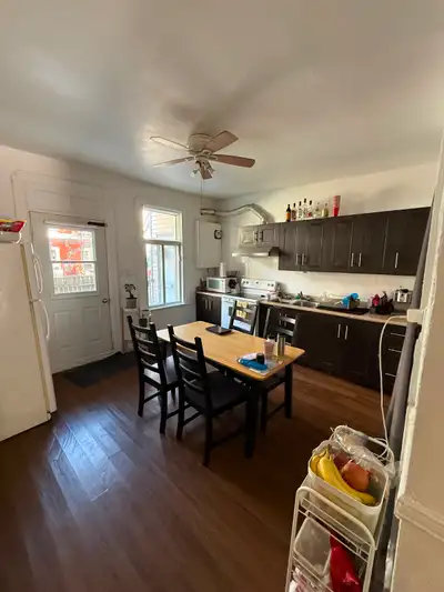 5 1/2. First floor of triplex, very clean, hardwood floor. Three bedrooms with closed doors(two of t...