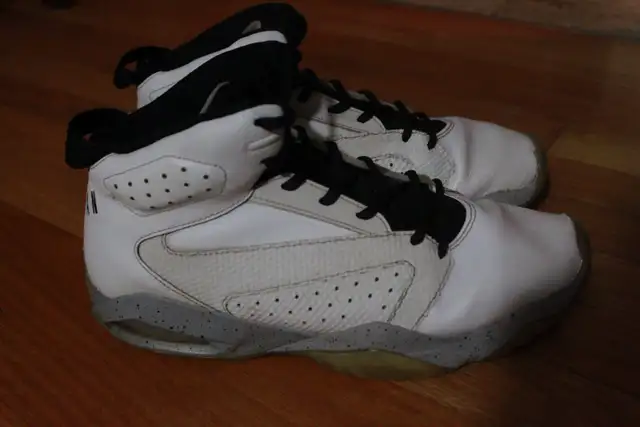 Air Jordans in Men's Shoes in Kitchener / Waterloo - Image 2