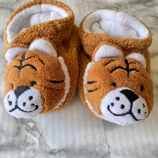 Baby 0-9 Months Unisex Tiger Slippers Warm Indoor Shoes Soft Sli in Clothing - 0-3 Months in Ottawa - Image 4