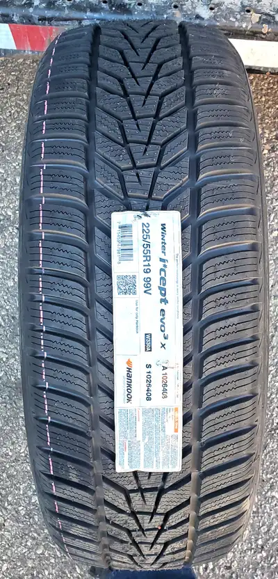 255/40R19V XL HANKOOK I*CEPT EVO2 W330 WINTER TIRES $185 each plus 13% HST. Out the Door price for S...