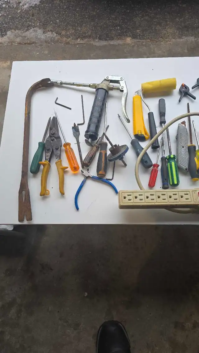 Tool Lot – Pliers, Cutters, Allen Keys, Screwdrivers, Saw, Black in Hand Tools in Mississauga / Peel Region - Image 6