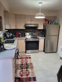 FEMALE Roommate $900+ SQUARE ONE Mississauga House Room Rentals