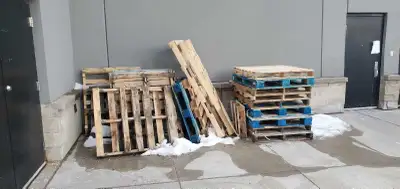 Free wooden pallets for pickup. Take as many as you need