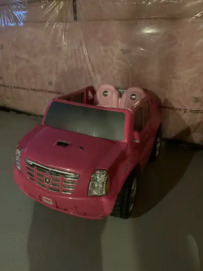 Your kids dream ride is here! This is a stylish pink cadillac electric car seats toy, and realtic de...