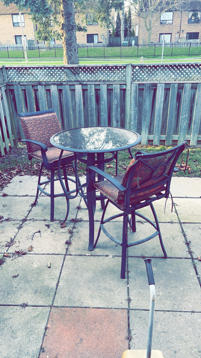 Patio set for sale  in Other Tables in Oshawa / Durham Region