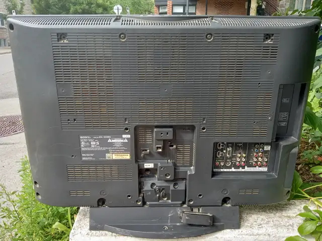 Télévision Sony Bravia XBR TV (avec manette/with remote) in TVs in City of Montréal - Image 5