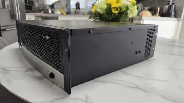 QSC POWER AMPLIFIER CTS 8200 , 8 CHANNELS.. LIKE NEW CONDITION  in Performance & DJ Equipment in Oakville / Halton Region - Image 6