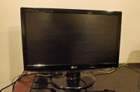 LG Flatron  Computer Monitor 20" LCD with Cables