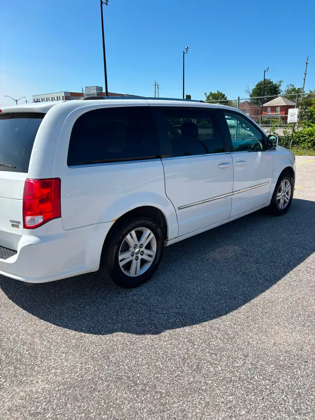 2014 Dodge Caravan Crew523046052378060801