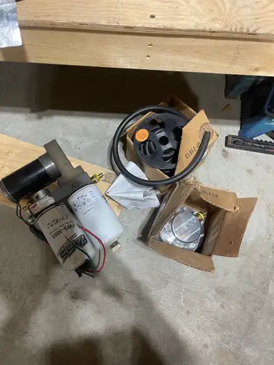 220gpm off a ford comes with sump and line Just have to do ur own wiring I have the pigtail for the...