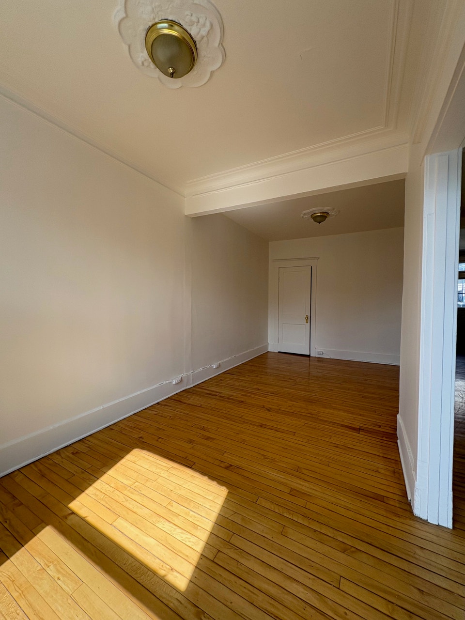 Proche métro Jarry, 2 chambres,2e étage avec balcon 3