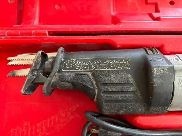 Milwaukee Tool 12 Amp SAWZALL Reciprocating Saw with Case in Power Tools in City of Toronto - Image 9