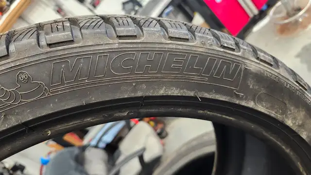 4 pneus d'hiver  Michelin pilot alpin in Tires & Rims in Shawinigan - Image 4