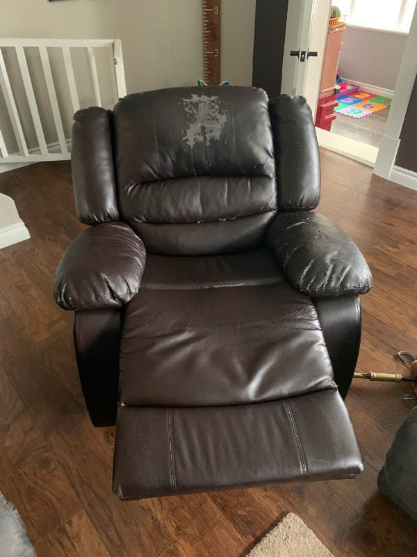 Recliner chair Chairs & Recliners Grand Bend Kijiji