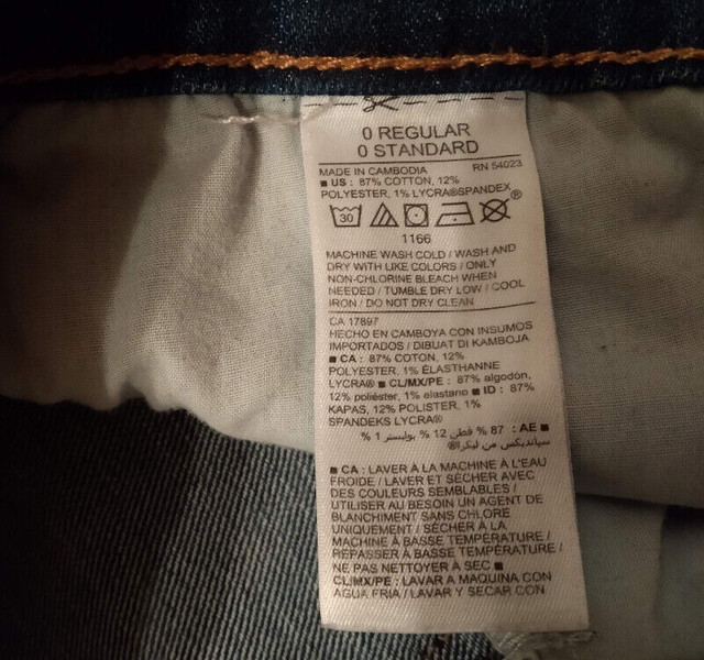 Old Navy Shorts- 3-Inch Inseam in Women's - Bottoms in City of Toronto - Image 4