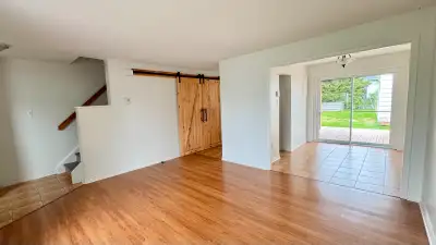 Vous cherchez un endroit paisible, lumineux et bien situé pour votre prochaine étape? Cette maison à...