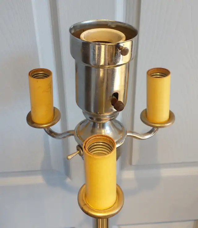 Vintage 1930s chrome floor lamp in Indoor Lighting & Fans in Ottawa - Image 9