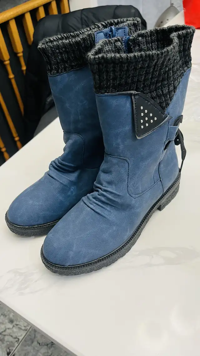 Women’s warm Boots-Size 7 in Women's - Shoes in Mississauga / Peel Region - Image 3