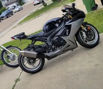 Specifications: * Make: Suzuki * Model: GSX-R 750CC * Year: 2019 * Colour: Grey and Black * Km: 2,20...