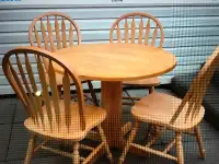 Round Kitchen Table &amp; 4 chairs