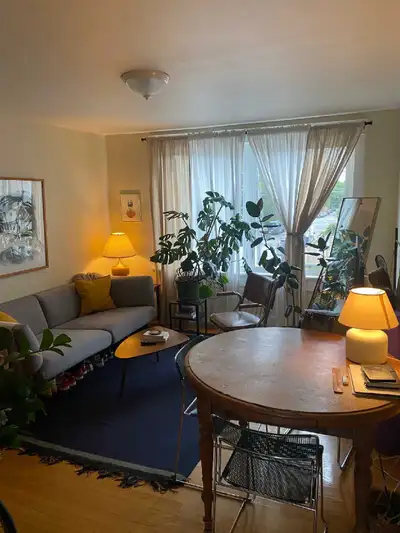 Bright, charming one-bedroom apartment located on the second floor of a beautifully maintained Annex...