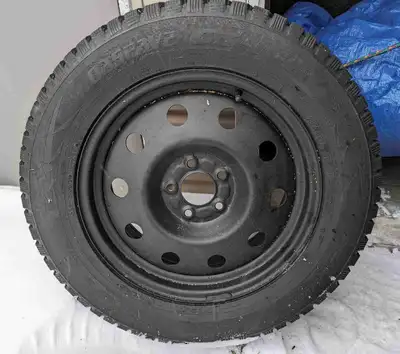 4x Toyo Observe G3 Ice tires on rims - 235/60R17, rim 5x115. Originally bought for 2006 Saturn Vue b...