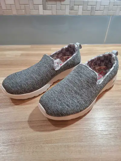 Soulier Skechers NEUFS femme grandeur 6, View more