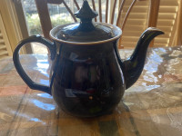 Denby Merlot Teapot W/ Bonus Black reamers 