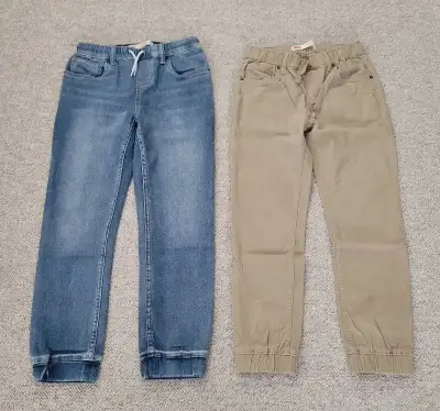 2 Pantalons "Levi's" (T12), View more