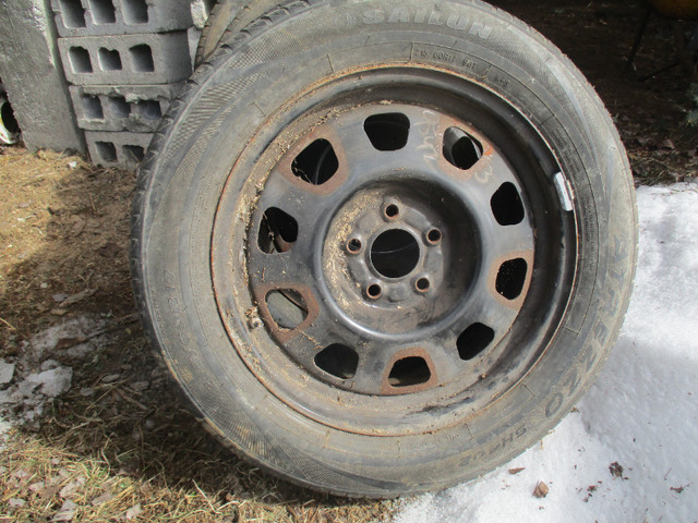 pneu avec jante 215 -60r17 encore bon pour un ete  dodge caliber in Tires & Rims in Lanaudière - Image 2