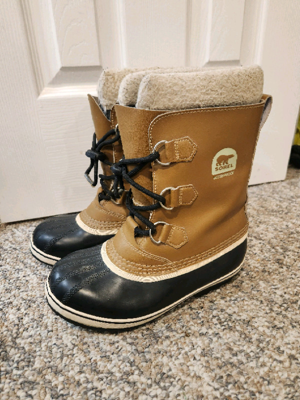 EEUC  sz 5 Boy's or Girl's Sorel Yoot Pac Winter Boots  in Kids & Youth in Oshawa / Durham Region