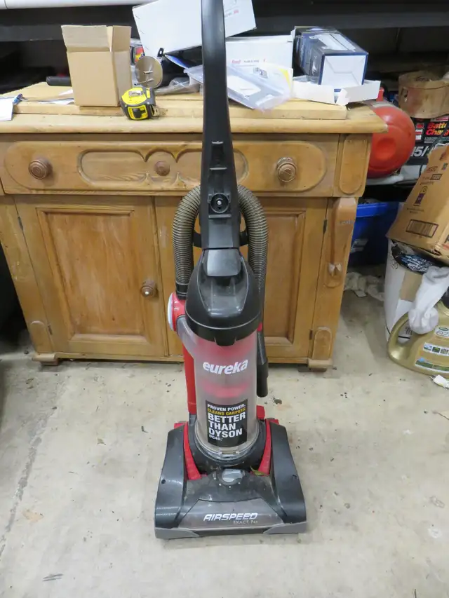 Eureka Pet Vacuum in Vacuums in Oakville / Halton Region - Image 3