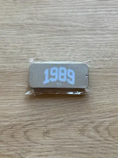 Rare and hard to find Taylor Swift 1989 guitar pick set in a silver metal tin. Brand new, never used...