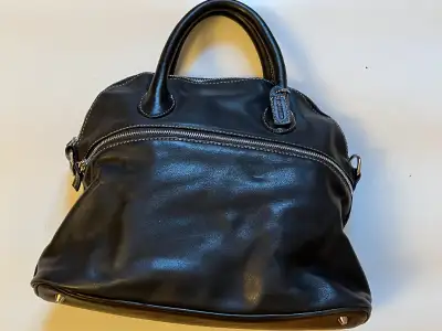 - approx 15" w x 11" h x 5.5" d - one zip pocket outside and one zip pocket with 2 small pockets ins...