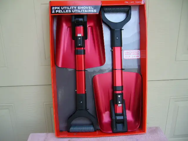 2 pelles pliante (Bird Rock) Neuve.  Rouge/noire.64520007935617120